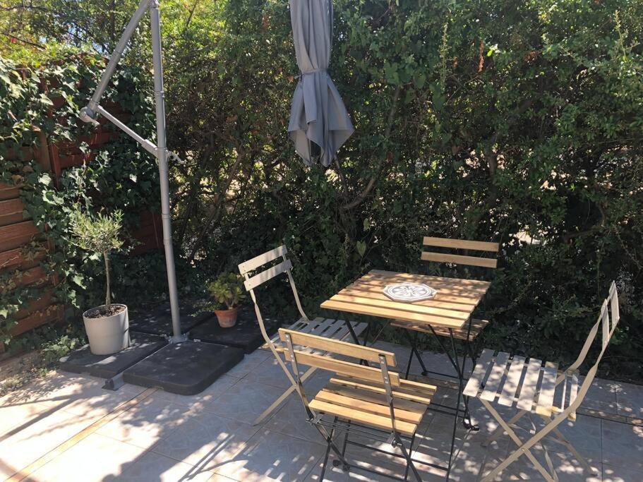 Grand Studio Veranda Et Terrasse Каркеран Екстериор снимка